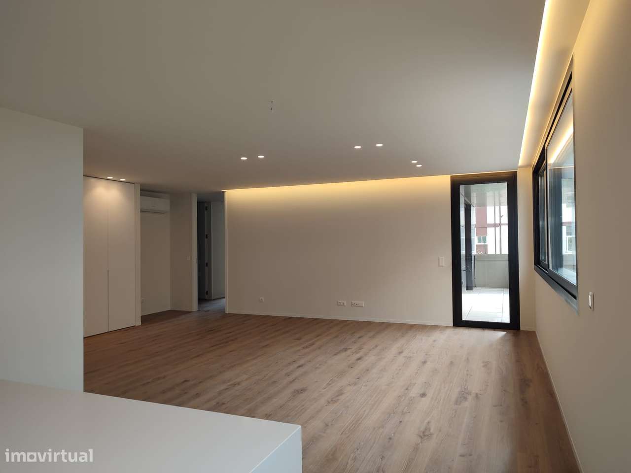 T2 muito bom, virado a sul/poente, garagem c/ tomada p/carro eléctrico - Grande imagem: 5/20