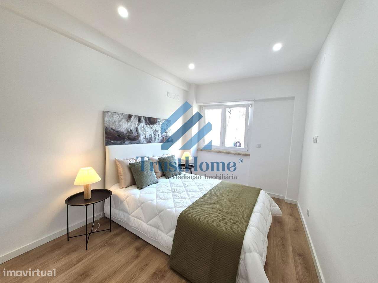 T3 Totalmente Remodelado c/ varanda em Benfica-15