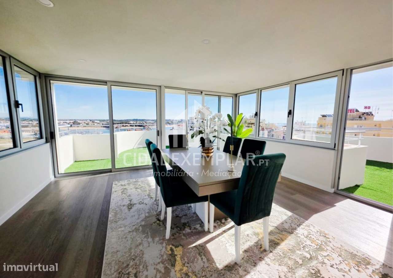 Luxuoso Penthouse T2 Totalmente Remodelado – Portimão, Algarve-9