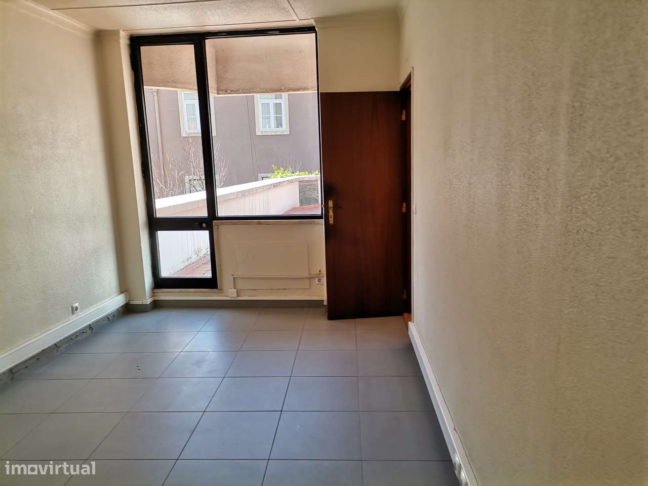 Escritório c/luz natural, próximo Av Liberdade, parqueamento, terraço - Grande imagem: 3/18