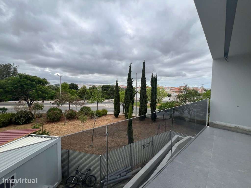 Moradia Nova T3 em Loulé

Descubra esta magnífica moradia T3 de a...-25