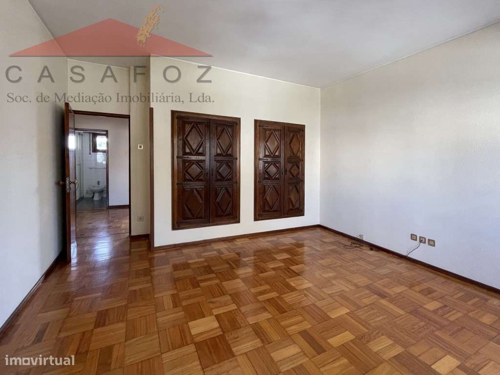 Venda Moradia T6 no Bairro dos Músicos-16