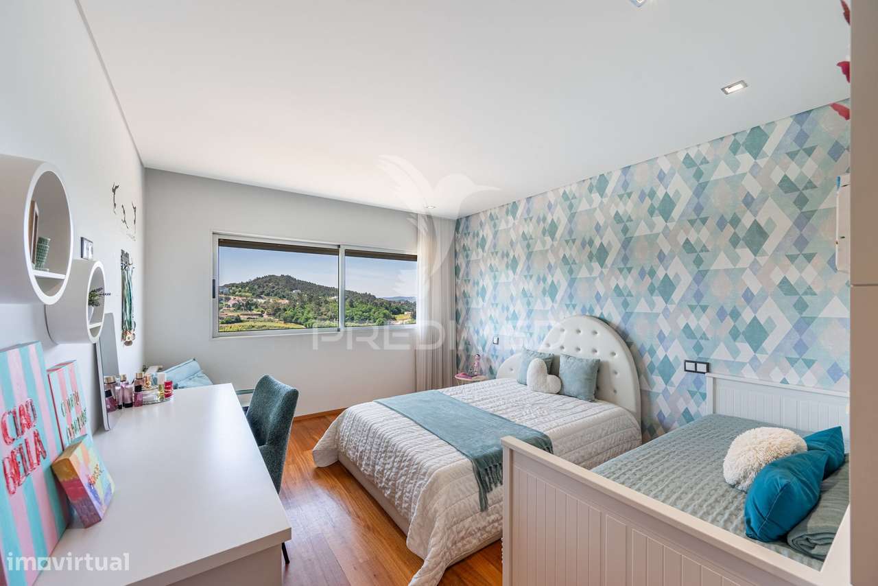 Exclusivo T3 de Prestígio em Urgezes – Luz, Sofisticação e Espaço S...-21