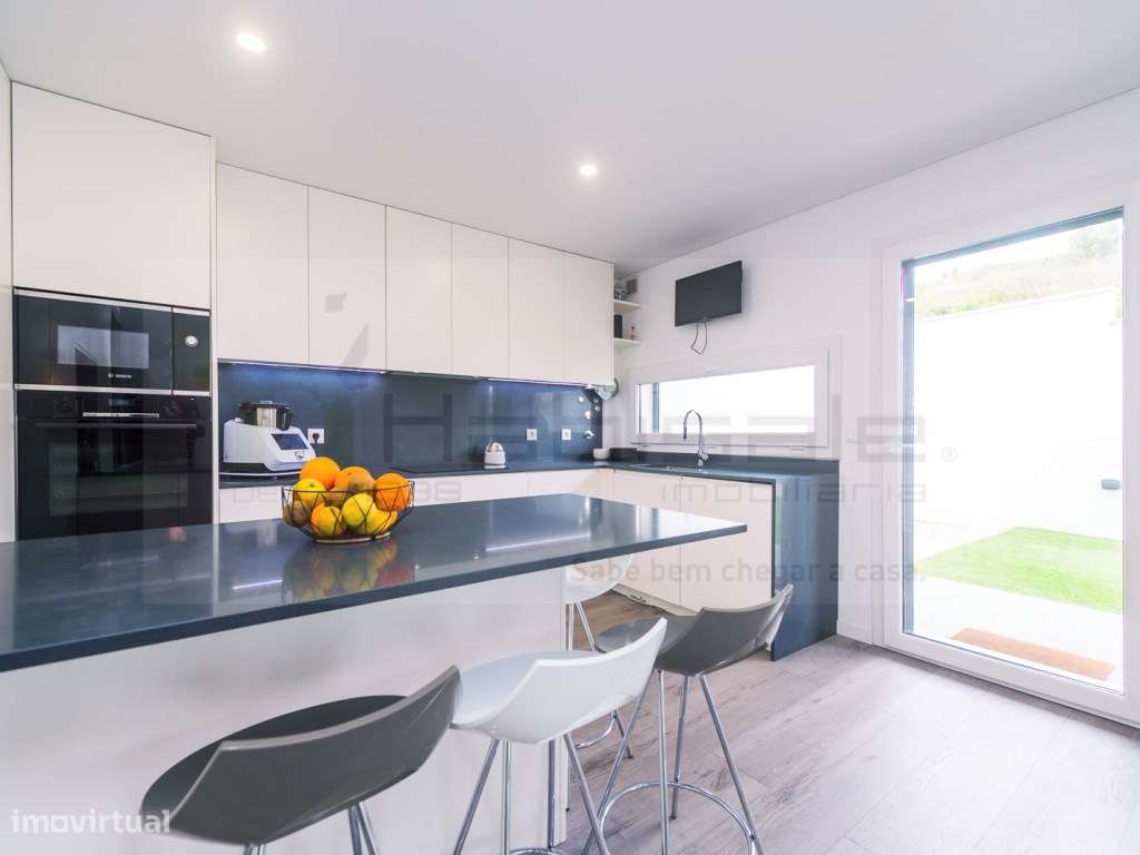 Moradia T4+1 moderna em Vale Grande, Odivelas-4