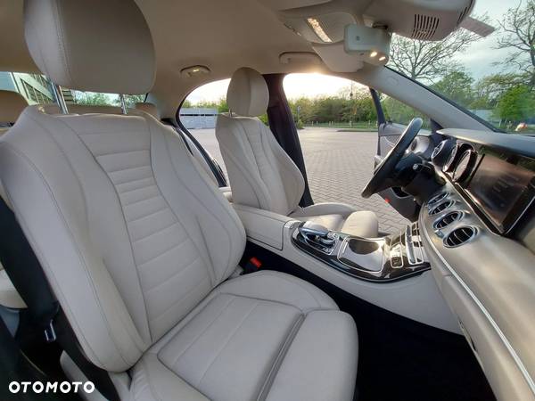 Mercedes-Benz Klasa E 220 d 4-Matic 9G-TRONIC - 32