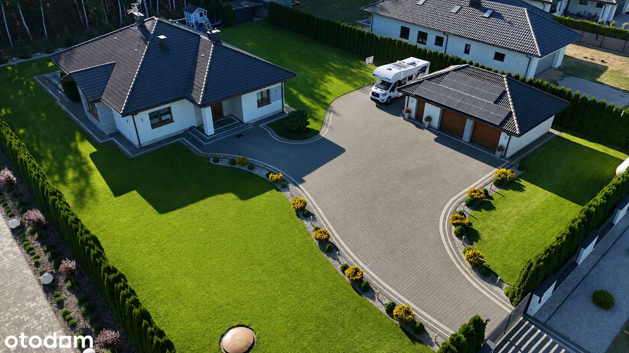 Nowoczesny dom parterowy 165m2 z dużym garażem 65m2 + fotowoltaika