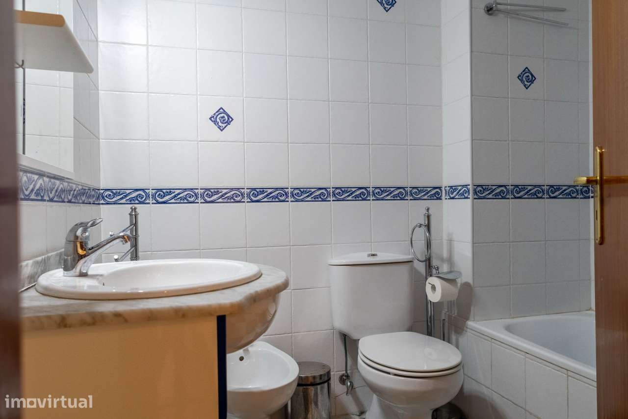 Apartamento T2 Espaçoso em Armação de Pêra com Garagem!-21