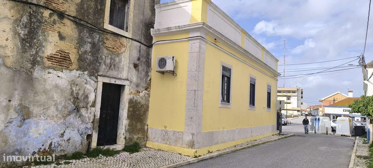 Prédio de 2 pisos e quintal, para recuperar, em Telha, a 10 min da est - Grande imagem: 3/17