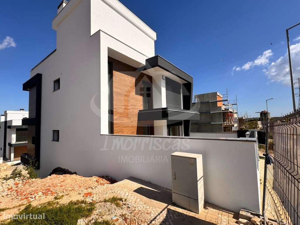 Moradia geminada T4 nos Terraços du Moulin, Vialonga - Grande imagem: 4/43