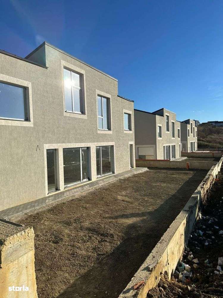 Casa cuplata cu panorama spre aeroport si oras-2