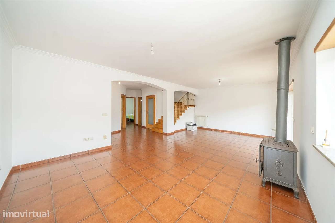 Moradia T4 com piscina nas Marinhas | Esposende-15