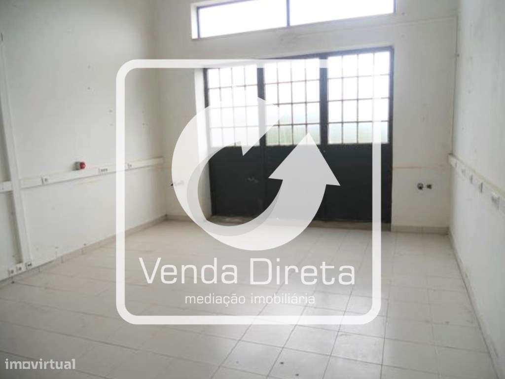 Armazém em Alcanena com 389 m² - IMÓVEL DA BANCA - Grande imagem: 1/12