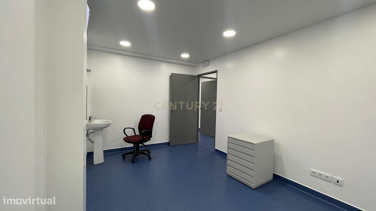 Espaço Comercial em Linda-a-Velha-17