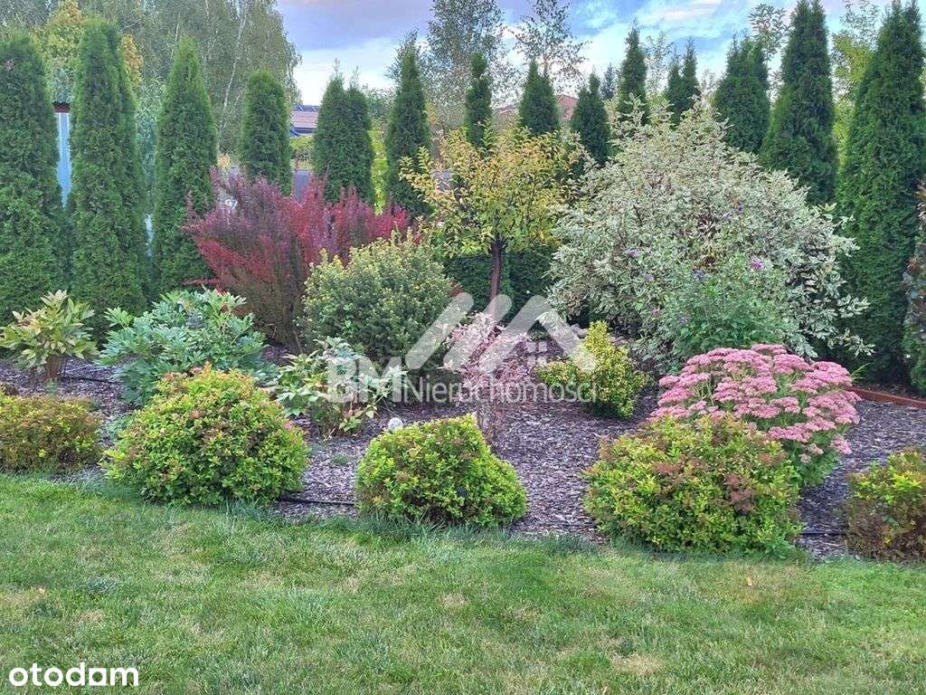 Dom wolnostojący z garażem na dwa samochody.-16