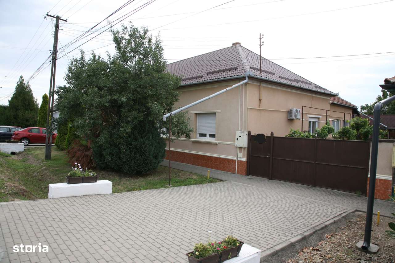 Casa solida din caramida in Zimandu Nou, renovata - Imagine principală: 1/14