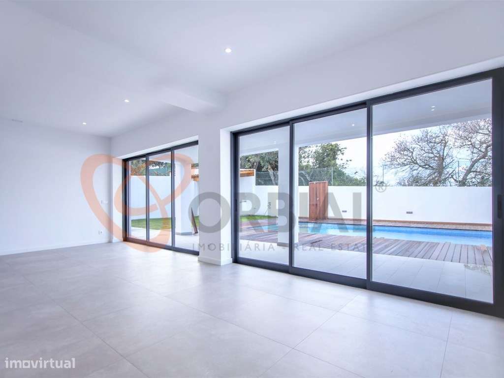 Moradia para venda em Albufeira com 6 quartos e piscina-47