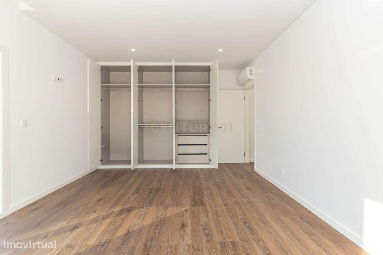 Moradia Nova T4 com piscina e garagem - Sobreda - Charneca de Caparica-55