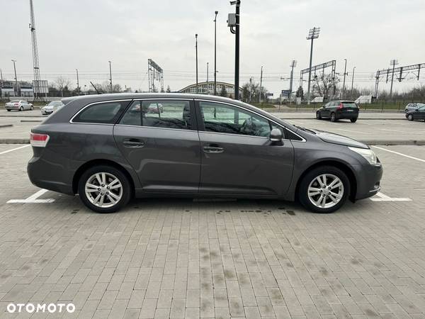 Toyota Avensis - 4