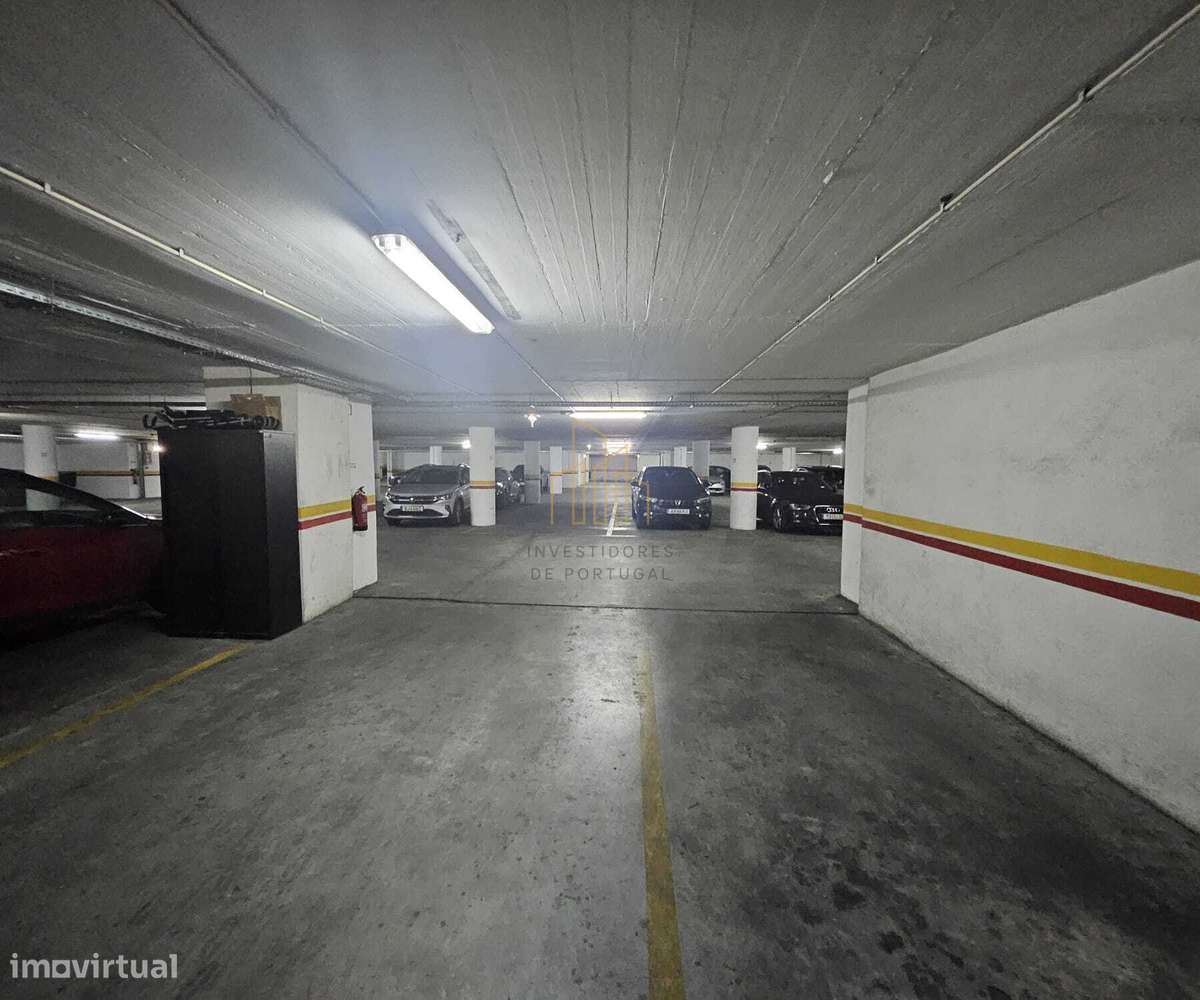 T3 com áreas generosas e excelente localização – Rua Cidade de Belg...-34