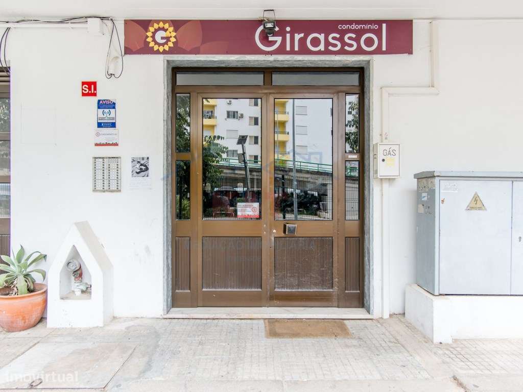 T2 na Praia da Rocha totalmente Remodelado-11