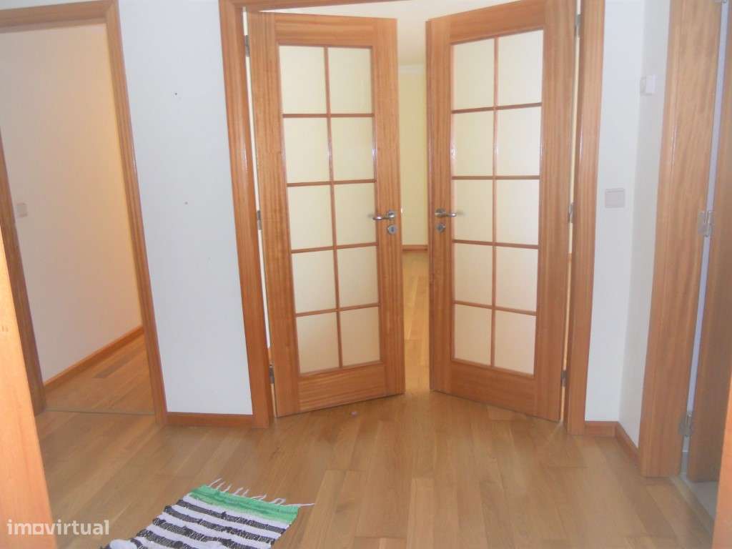 T2 com parqueamento no Centro de Mem Martins - Grande imagem: 5/24