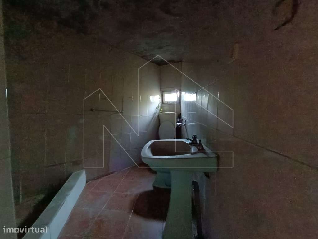 Moradia T3 para recuperar Valongo do Vouga-12