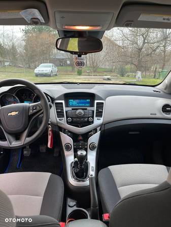 Chevrolet Cruze - 10