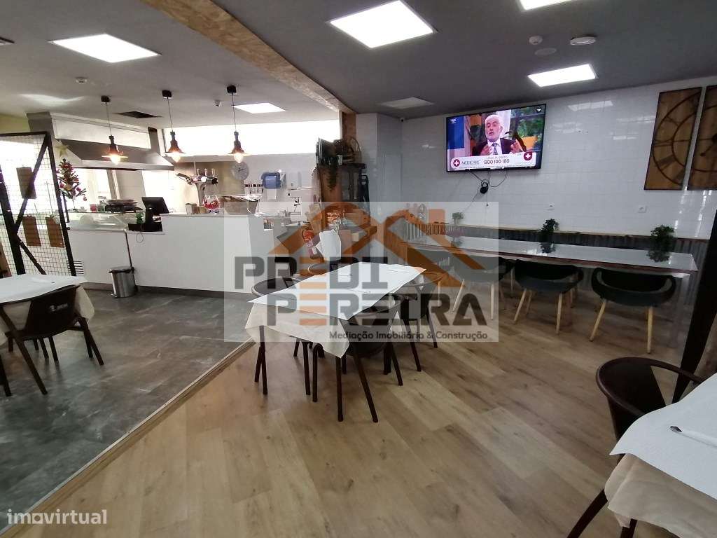 Restaurante em funcionamento em Santo António dos Cavaleiros - Grande imagem: 2/43