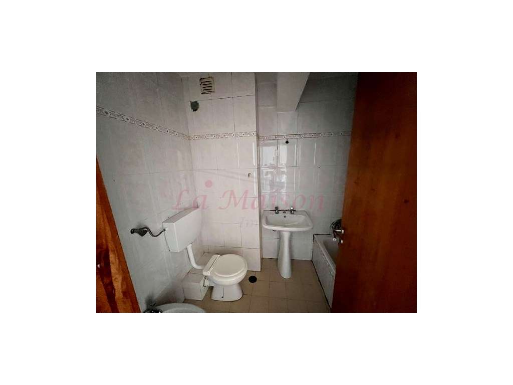 Excelente Apartamento T3 em Casal de Cambra-9