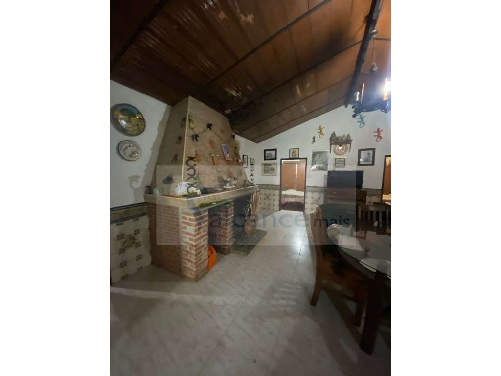 Quintinha de charme com 1,7 ha, capela privada e abundância de água...-22