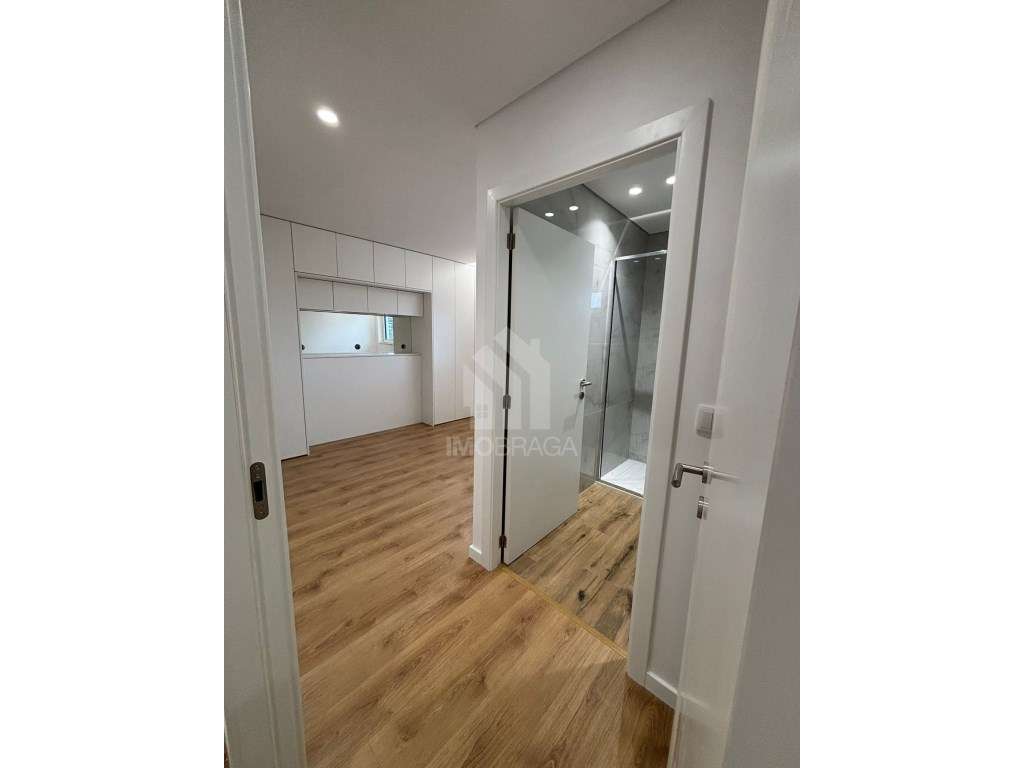 Venda Apartamento T2 Remodelado, em Lomar-5