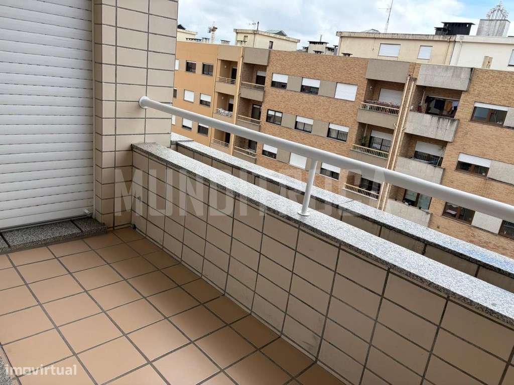 Apartamento T3 Lamaçães - Como novo-5