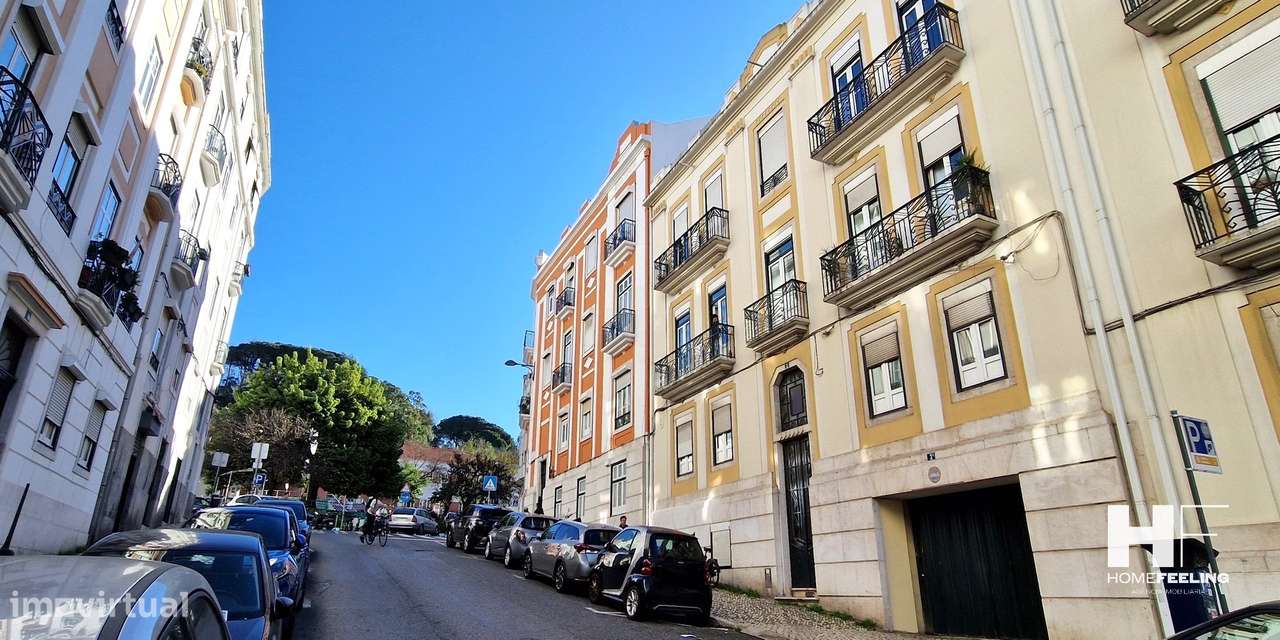 T2/3 de Charme nos Anjos: Traço Histórico, Garagem e Vista Desafogada-1