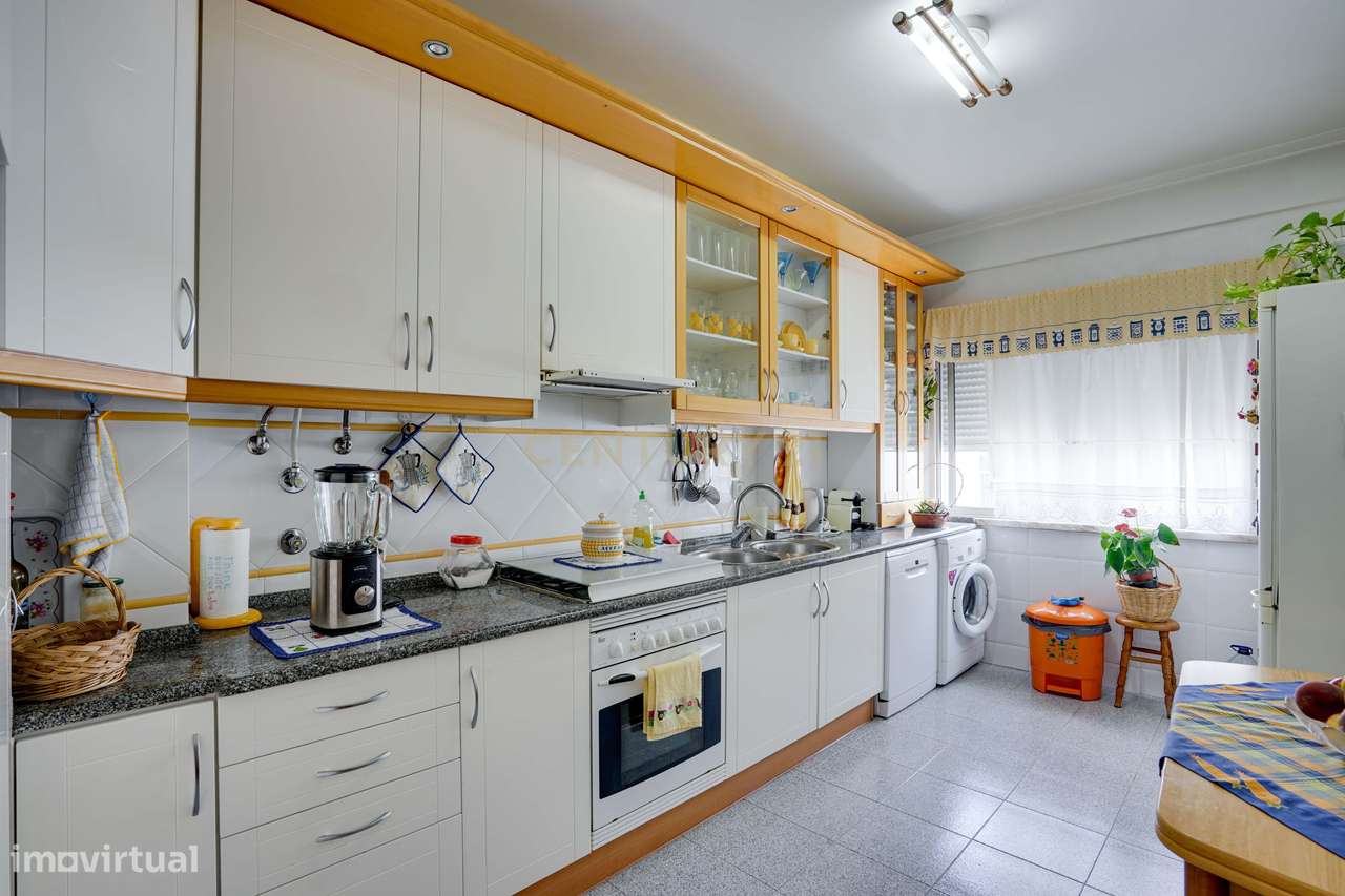 APARTAMENTO T3 COM GARAGEM E ARRECADAÇÃO - CASAL DO CHAPIM - ODIVELAS-6