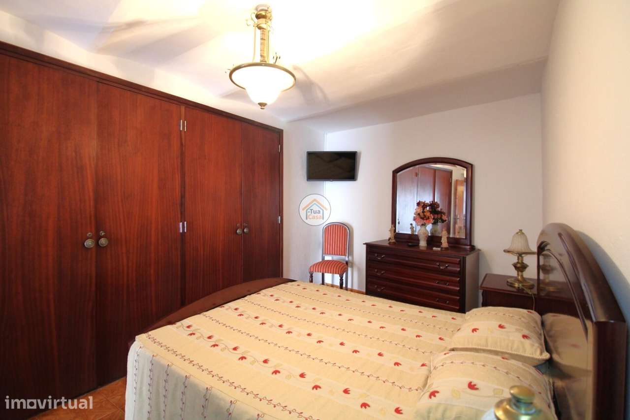 Moradia T2 MOBILADA e com varanda localizada no centro de Borba - Grande imagem: 5/23