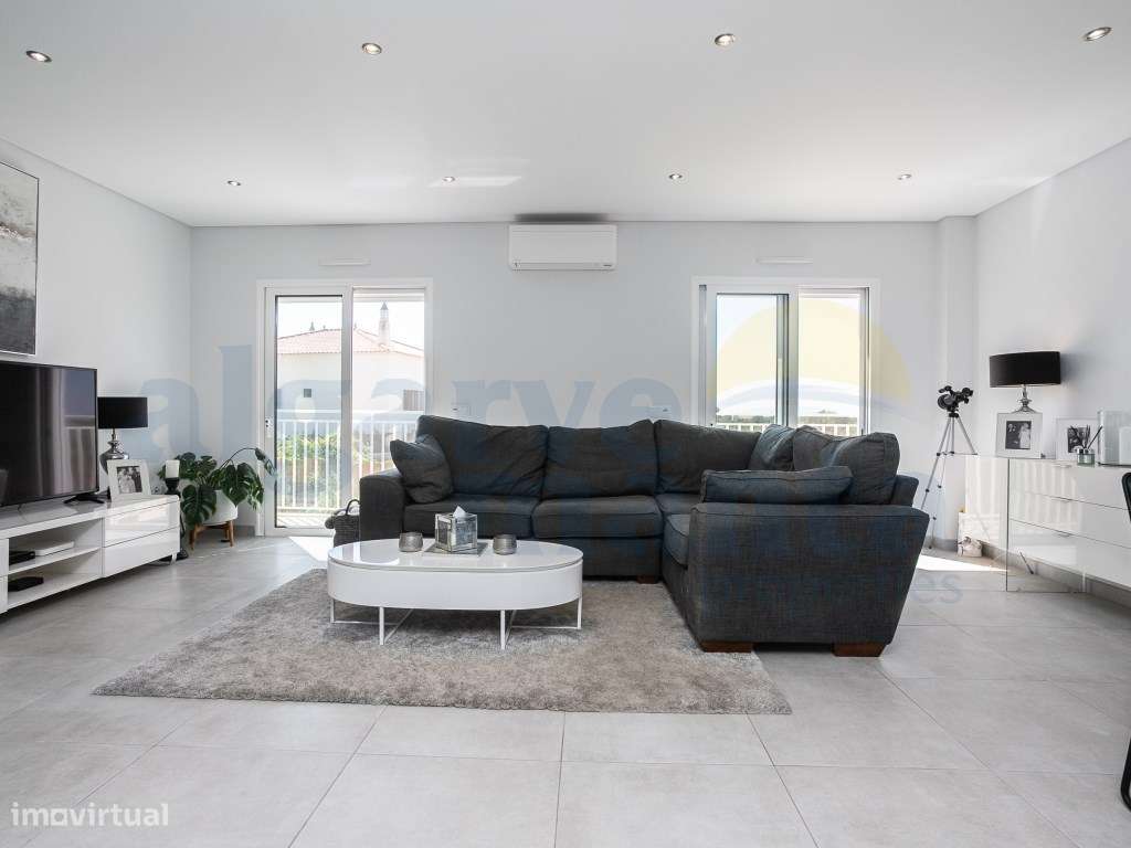 EXCLUSIVO! Moradia T3 Moderna com Piscina Privada no coração de Vil...-16