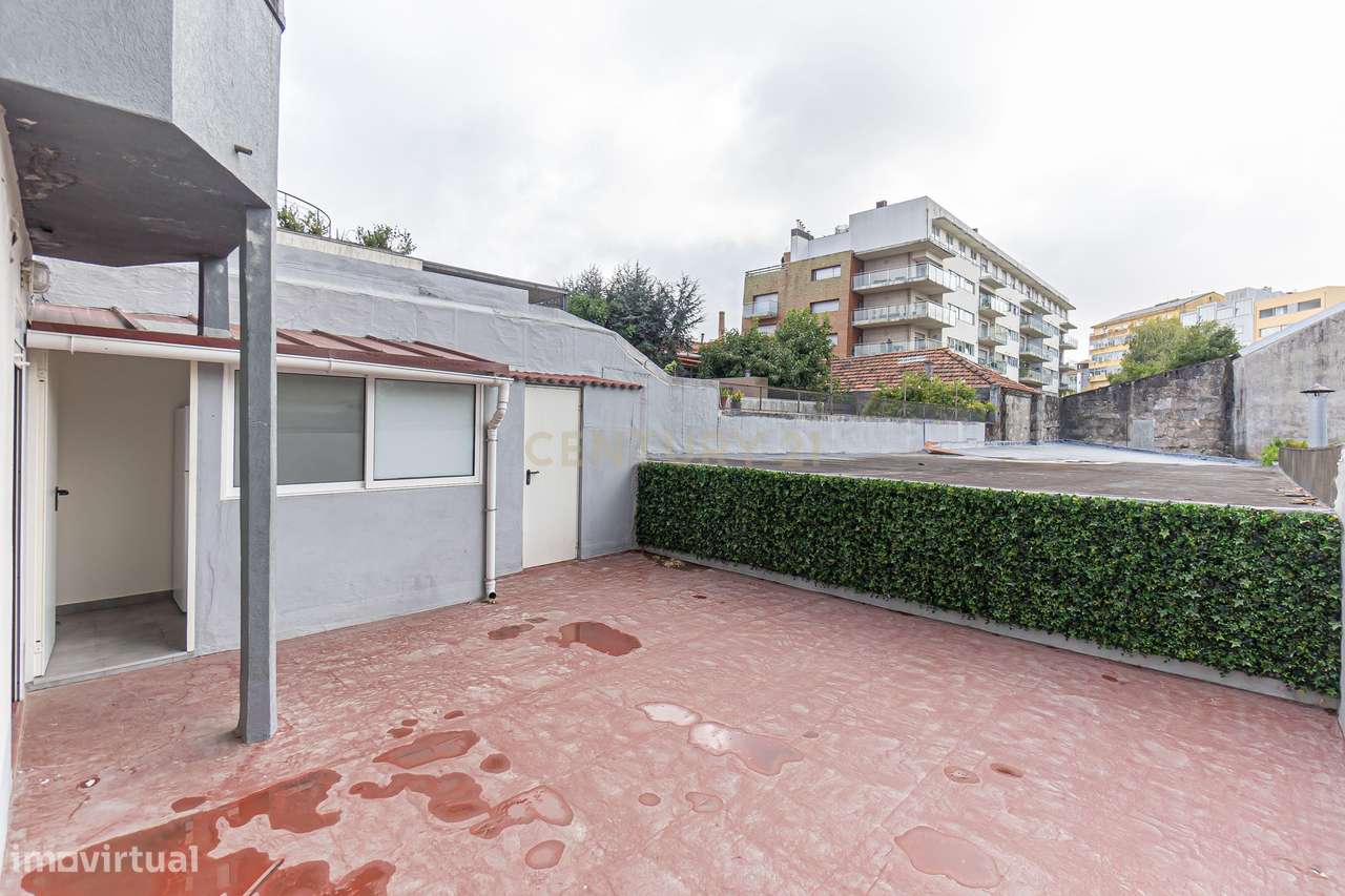 Apartamento T3 com terraço em frente ao metro da Casa da Música-22