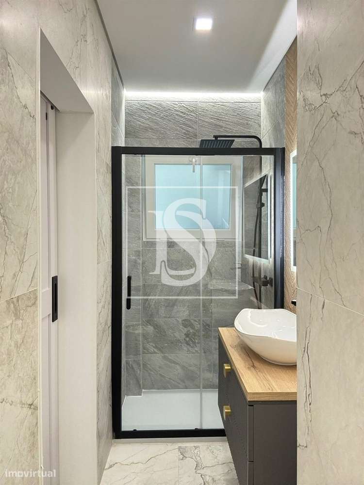 T1 Remodelado e Decorado e Equipado na Av. Defensores de Chaves, Lisbo-14