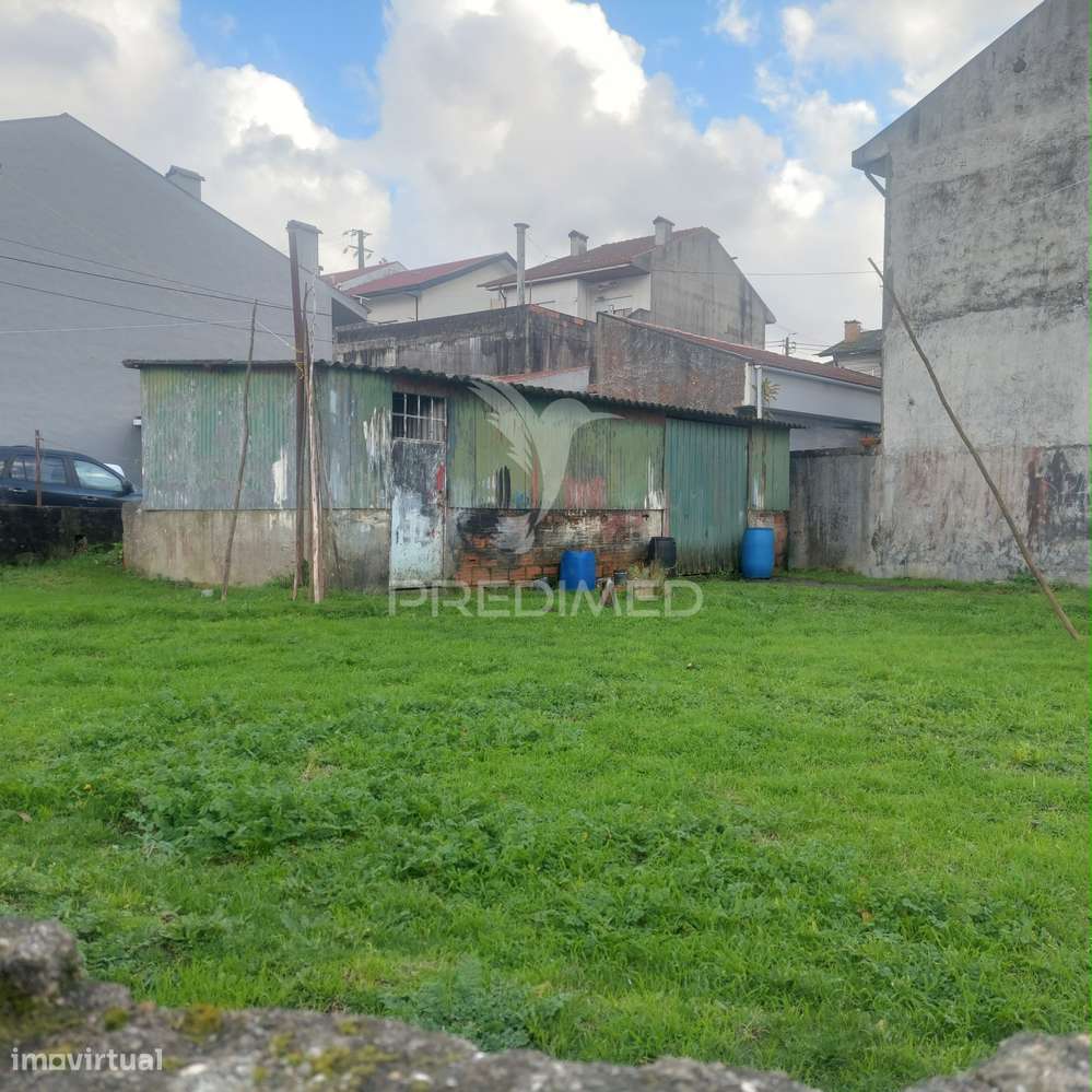 Terreno com projecto aprovado para 3 fracçoes - Grande imagem: 4/31