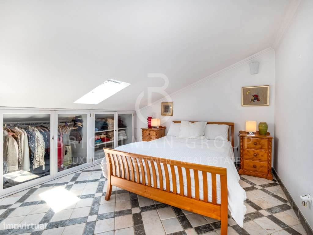 Moradia T5 com piscina em zona histórica da Parede-24