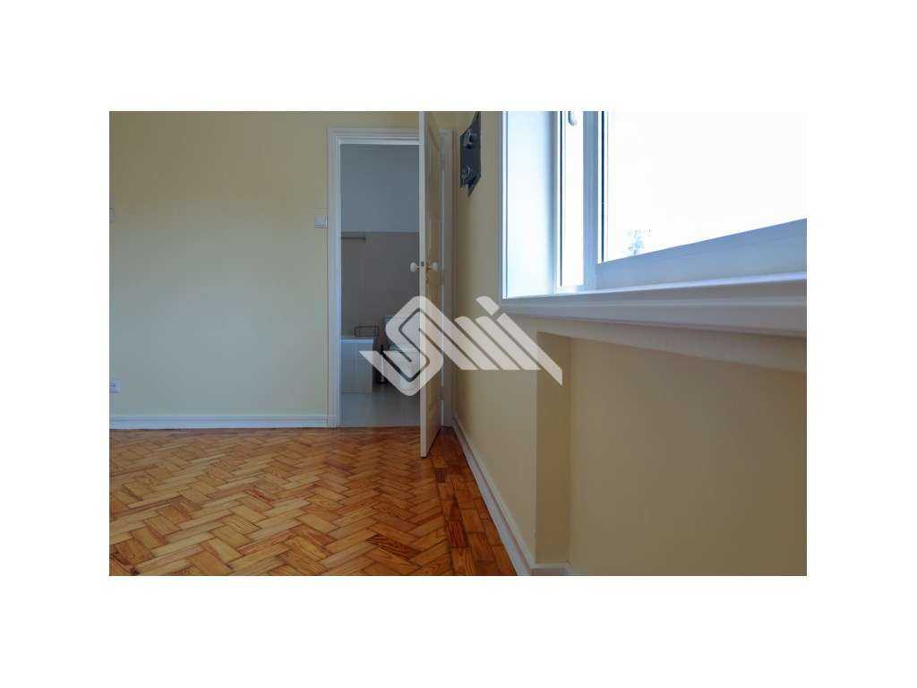 Moradia T5 c/Jardim Campo Alegre-16