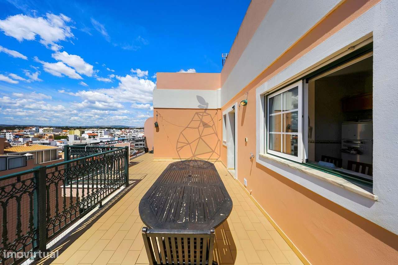 Apartamento T1+3 com Vista Mar do terraço em Quarteira-12