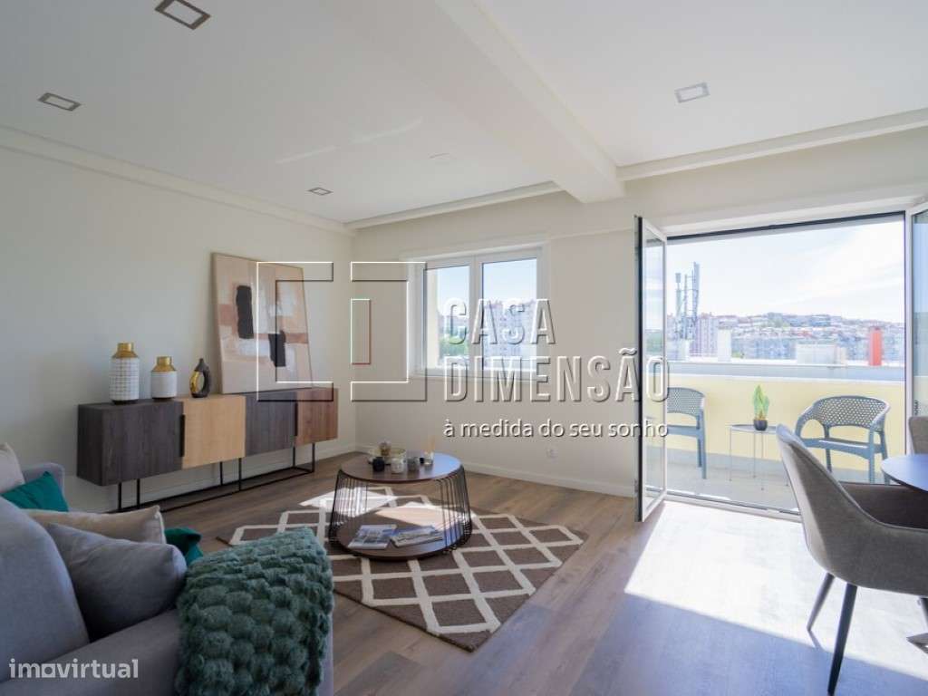 Apartamento T3 com Varanda em Benfica - Totalmente Mobilado e Pront...-1