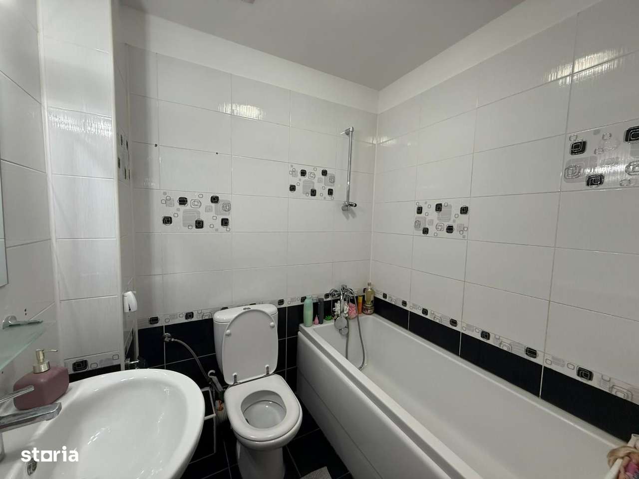 Apartament cu 3 camere, decomandat, zona Albert-7