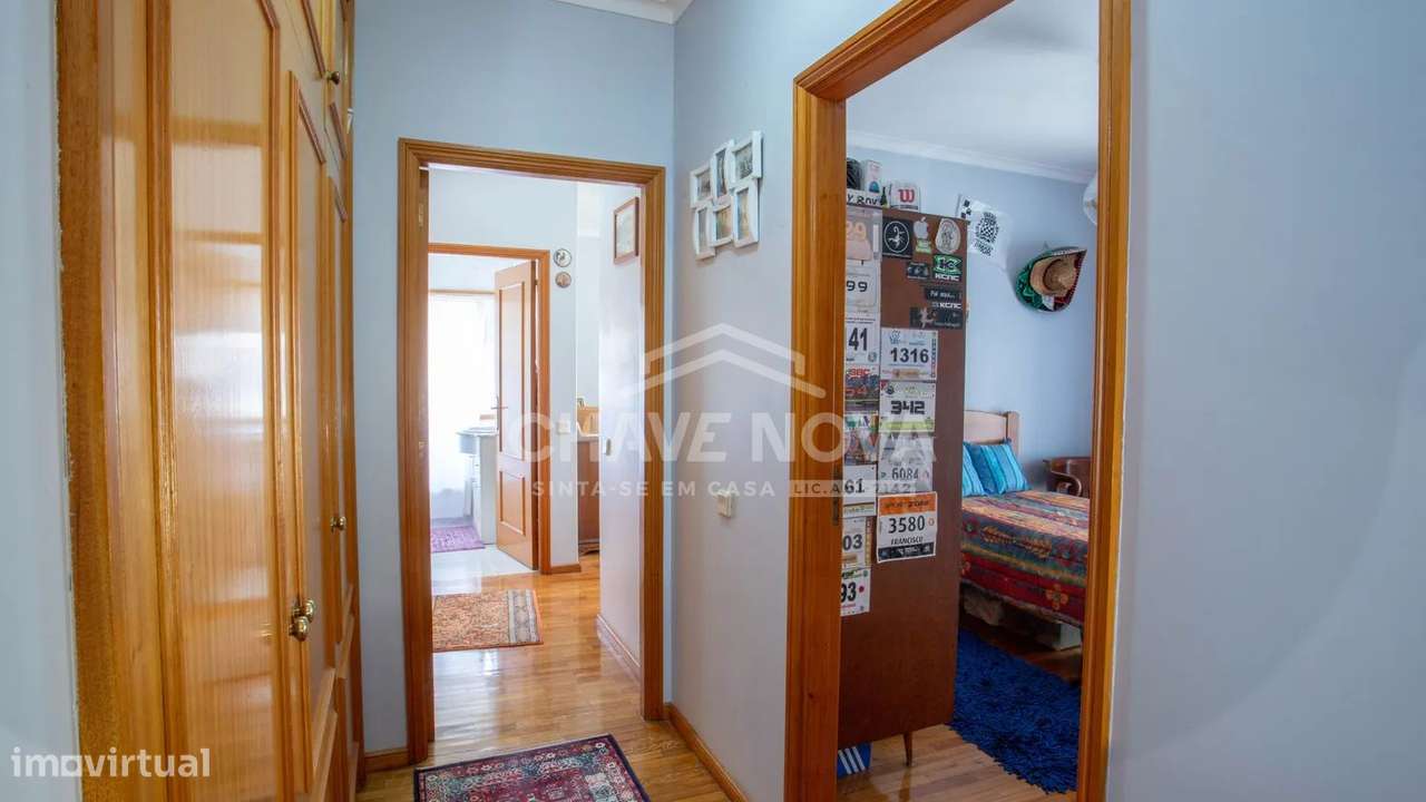 Apartamento T2 c/ varanda em Canelas-11