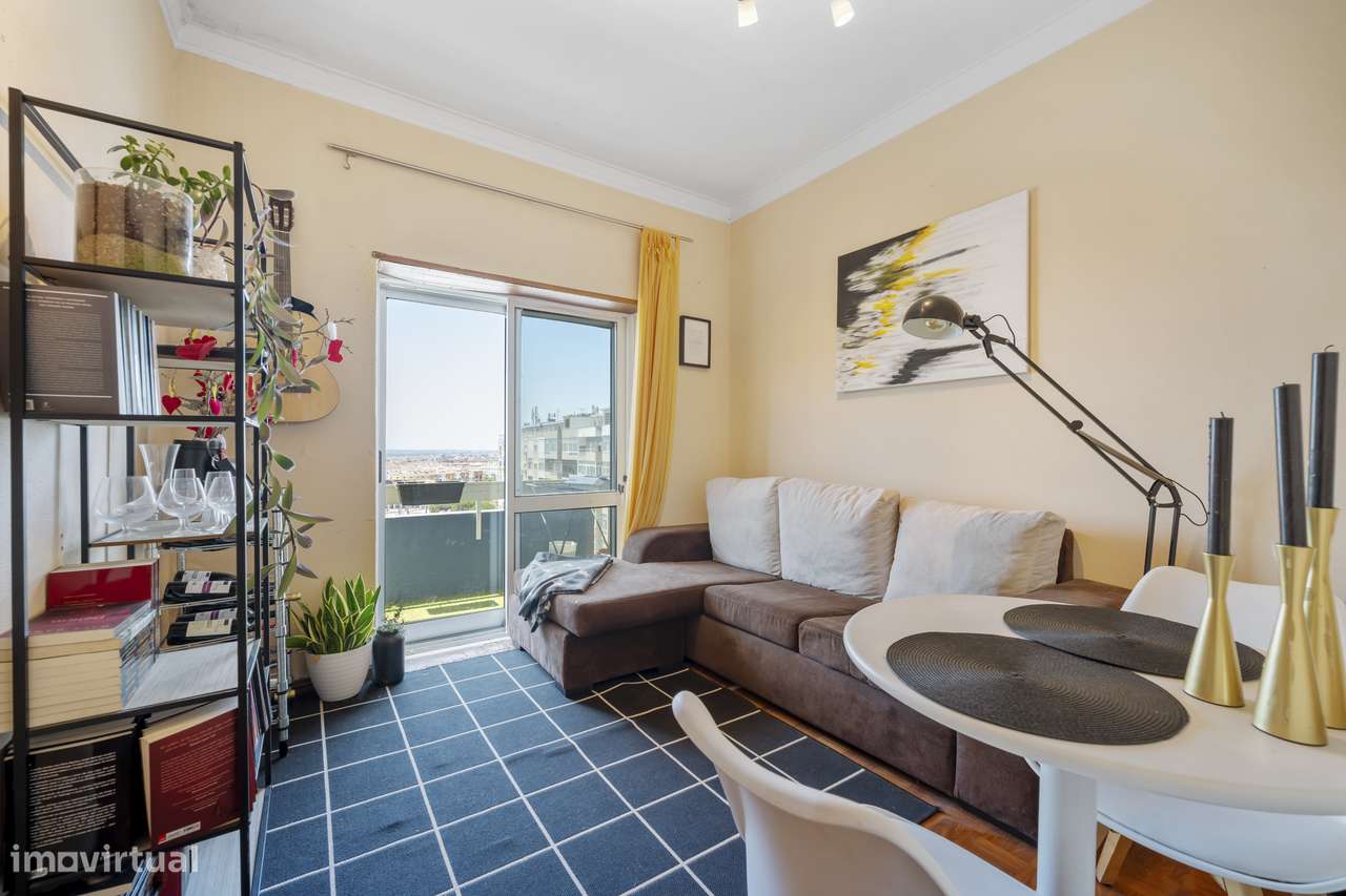 Apartamento T3 Transformado em T2 com Vista sobre o Rio Tejo-7