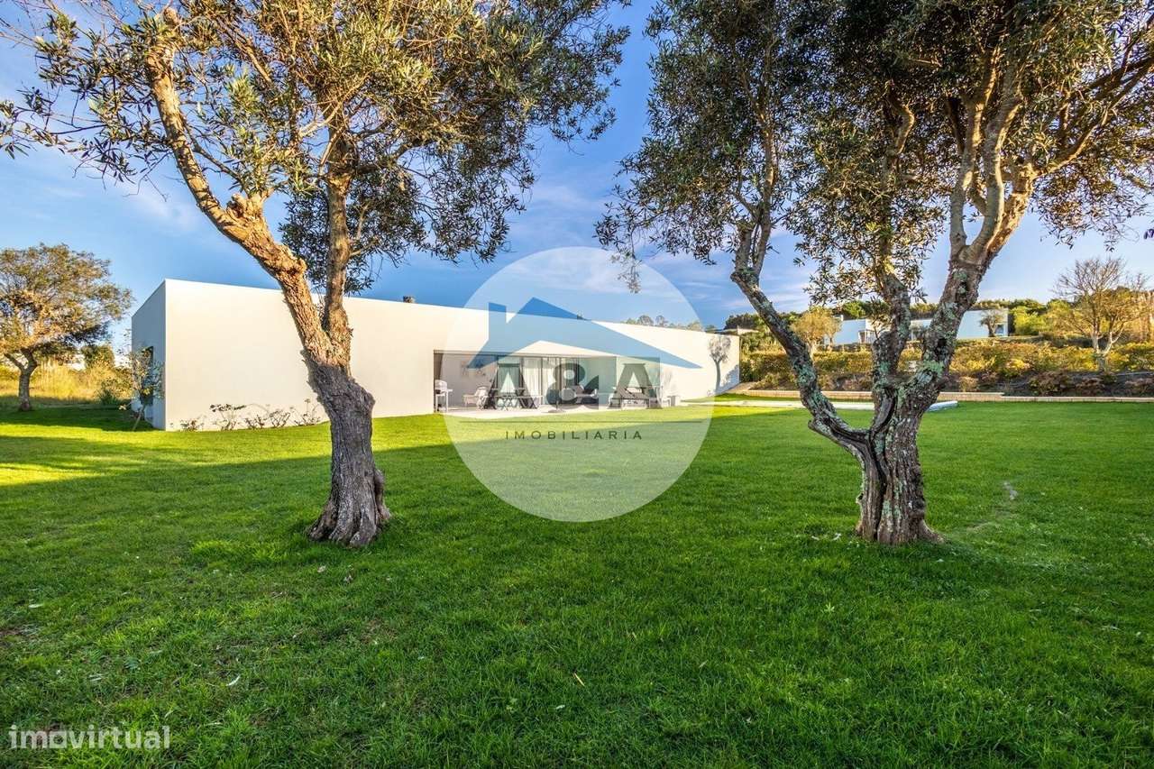 Villa Exclusiva de Arquitetura Contemporânea inserida na Natureza d...-1