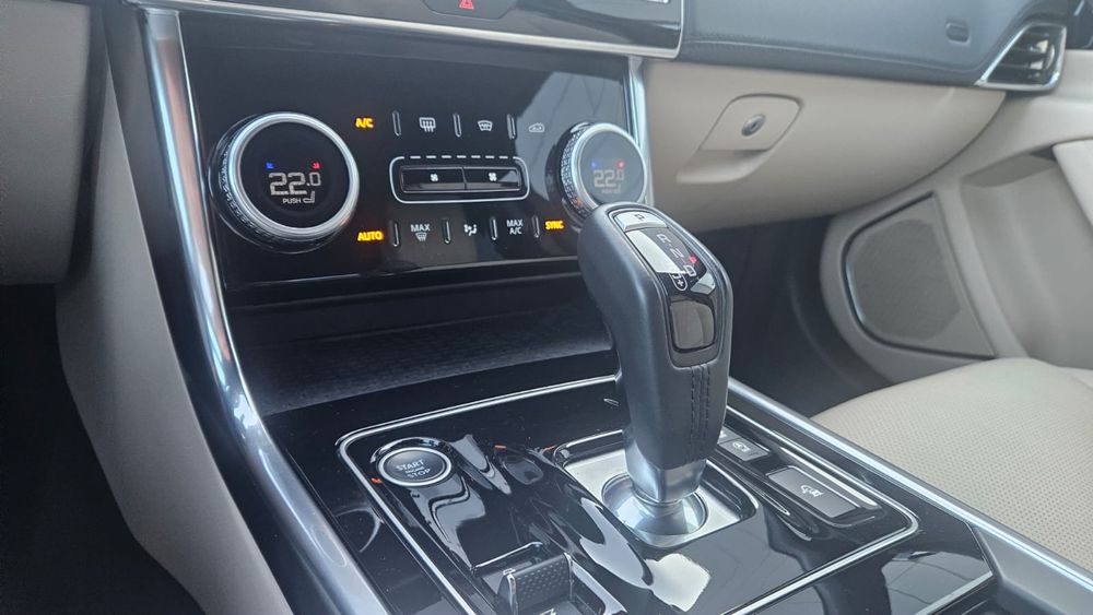 Jaguar Xe 2.0 Benzyna 250 KM — zdjęcie 4