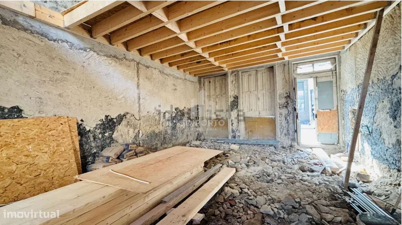 Futura Moradia de Luxo T3 com Jardim e Escritório – Rua de Oliveira Mo-14