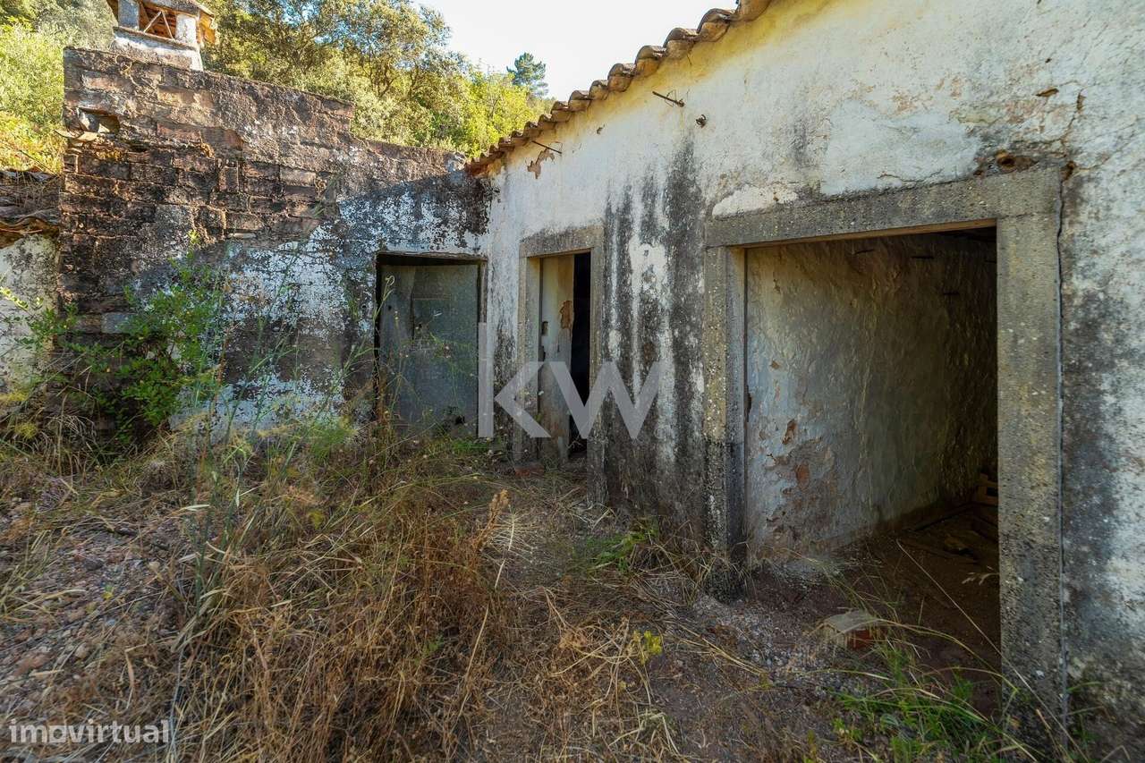 Moradia para recuperar com terreno de  25.000 m2 | Penedos Altos| Loul - Grande imagem: 2/57